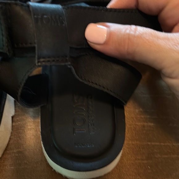 Toms Black Strappy Sandals for Everyday Comfort - Picture 4 of 5